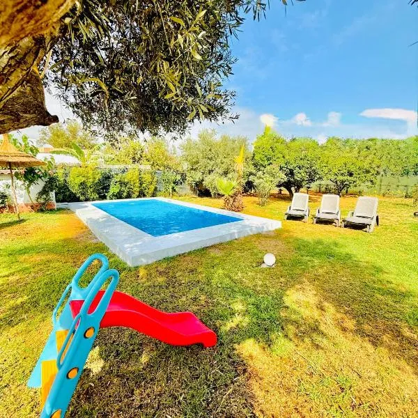 Luxury Villa with Pool & Garden5km from Cabo, hôtel à Tetouan