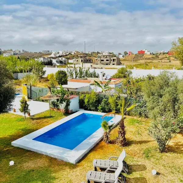 Luxury Villa with Pool & Garden5km from Cabo, hotel en Tetuán