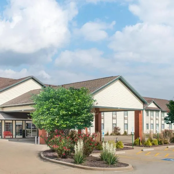 Ramada by Wyndham Springfield North, hotel in Springfield
