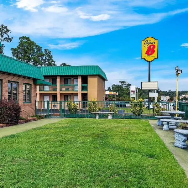 Super 8 by Wyndham Columbia/Ft. Jackson SC, hotel in Columbia