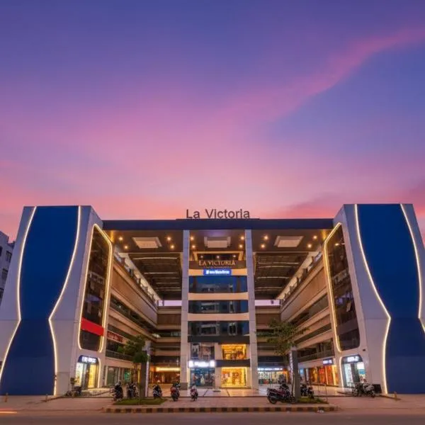 FabHotel La Victoria - Galaxy Circle, hotel in Surat