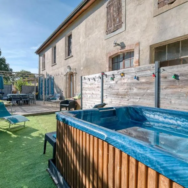 Maison avec piscine et jacuzzi, hotel en Palleville