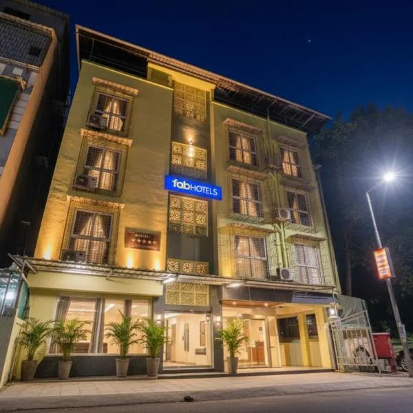 FabExpress Utsav Residency - Nr Panvel Railway Station, hotel in Jāmb