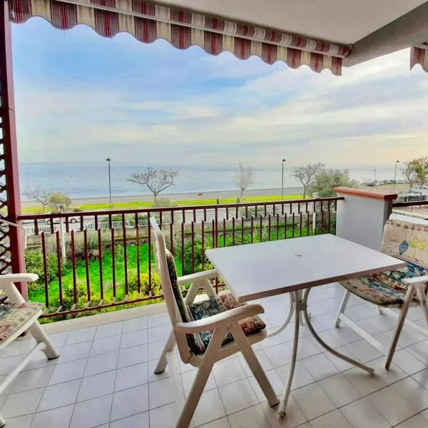 Alba sul Mare Apartments, ξενοδοχείο σε Ali Terme