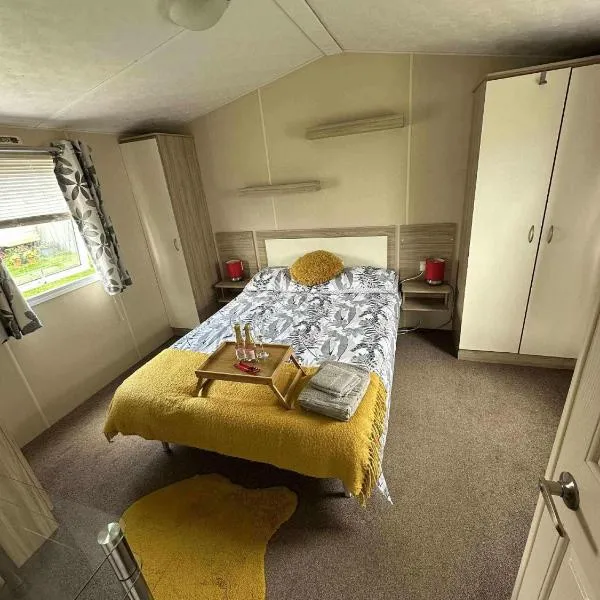 Cozy Holiday Home in Anderby Creek, hotel in Anderby