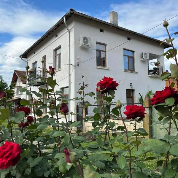 Къща за гости Куклите Петревене, hotel in Petrevene