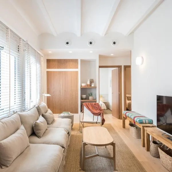 Mediterranean Retreat with 4-Bedroom, 3-Bath Apartment in Barcelona, hotel em Barcelona