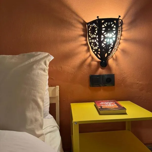 Central apartment Medina Tetouan, 3 BR, hotel in Tetouan