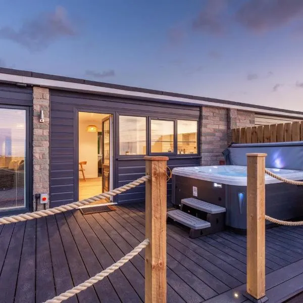 NDR Sea view Three bedroom Residence with private hot tub, hotel in Ilfracombe