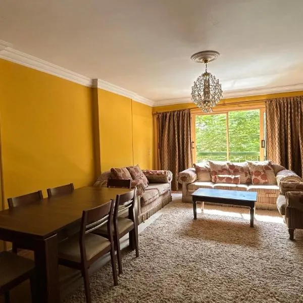 Beautiful 2 bedroom apartment near Cairo International Airport in Nasr City، فندق في القاهرة