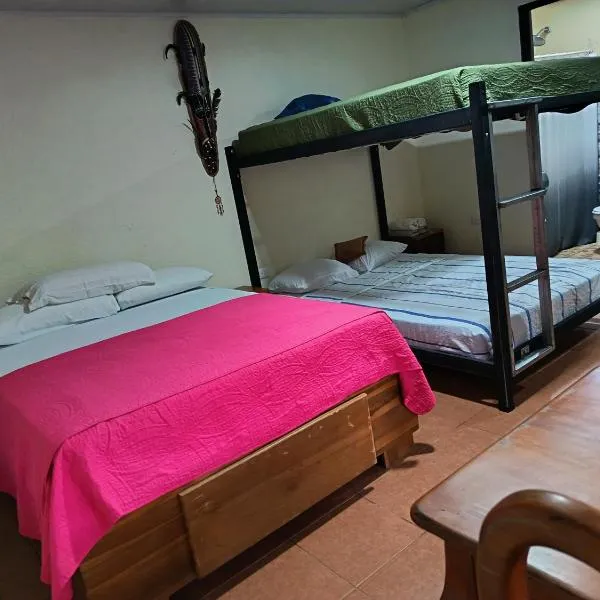 Granja Agua Azul, Wi-FI,AC-WC,Parking,la Fortuna, hotel em Fortuna