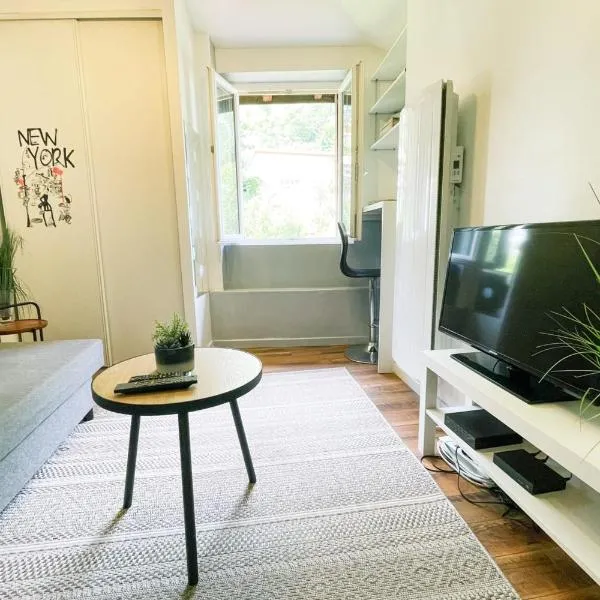 #A6 Chez Mimi Studio La Tronche Near hospital, hotel in La Tronche