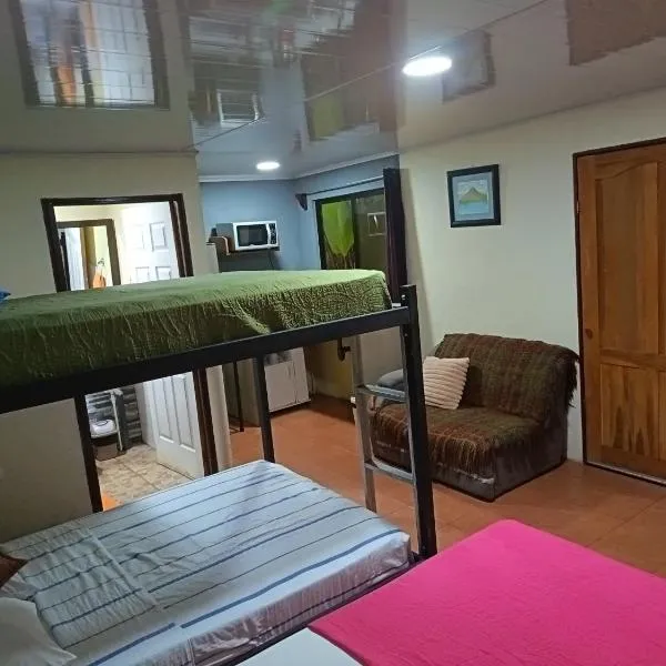 Apartment-Pura Vida-Wi-Fi-TV-WC-AC-Parqueo, hôtel à Fortuna