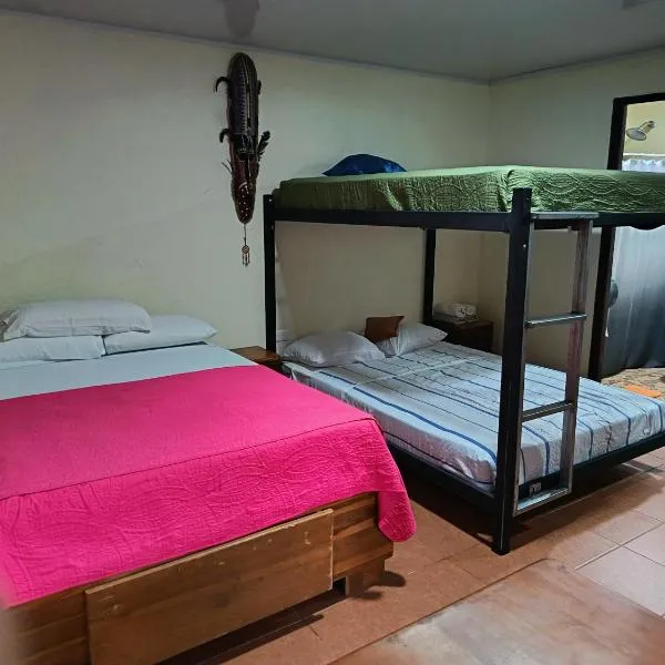 Apartment-Pura Vida-Wi-Fi-TV-WC-AC-Parqueo, hotel in Fortuna