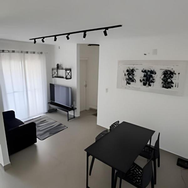 Apartamento completo, com vaga, varanda e piscina