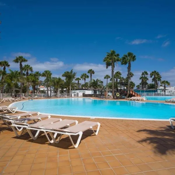Sunny & Vibrant Corralejo Home, hotel in Corralejo