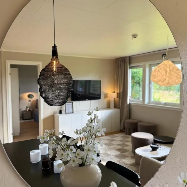 Stor leilighet nær flyplass, buss og natur, hotel a Tromsø