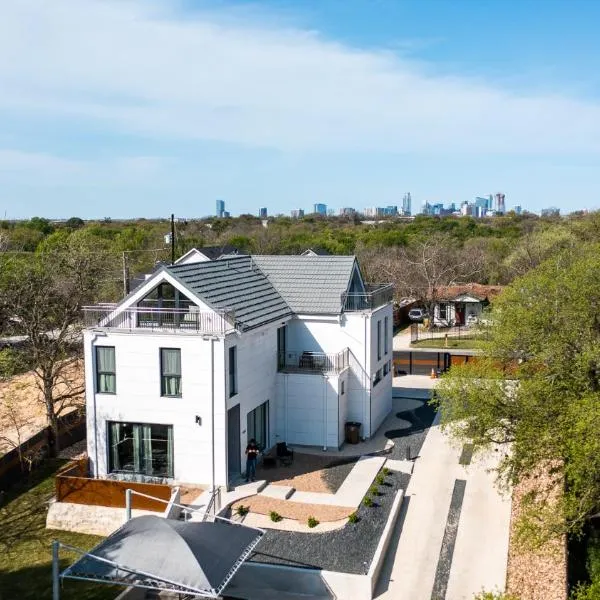 Your private ACL stylish gated home minutes from the music