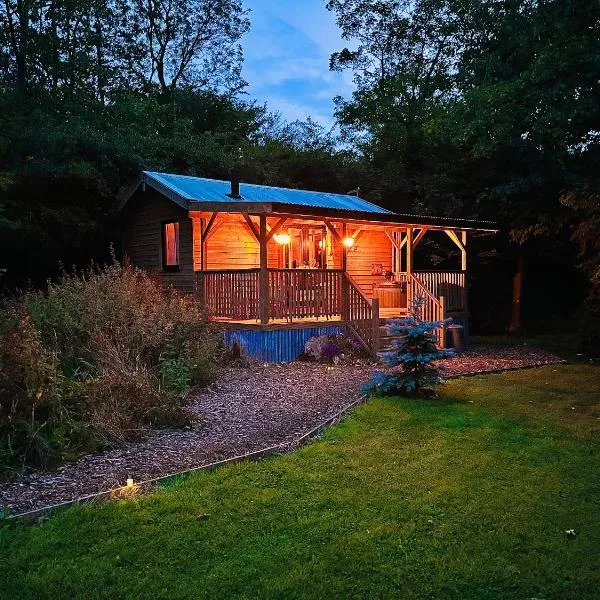 Deer View Cabin - Woodland, beaches and Hot tub, hotel em Hull