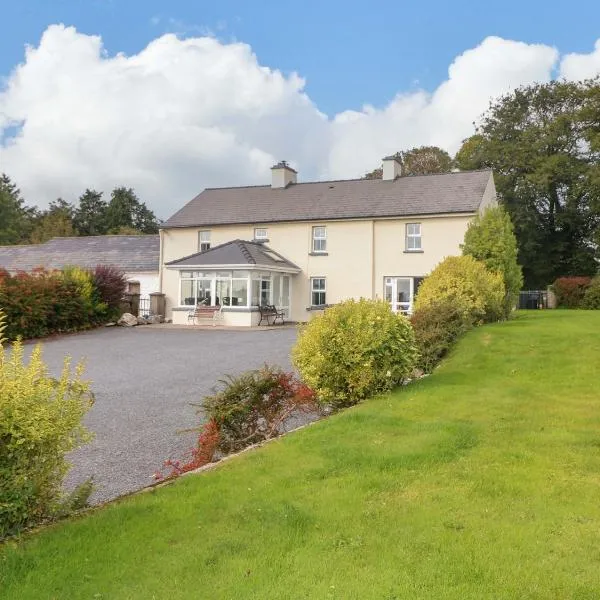 Curradoon House, hotel in Ballynamult