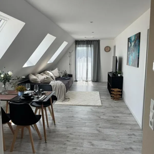 CLUBHAUS 6 - Dachwohnung mit 2 Schlafzimmern, Balkon & Netflix, hotell i Worbis