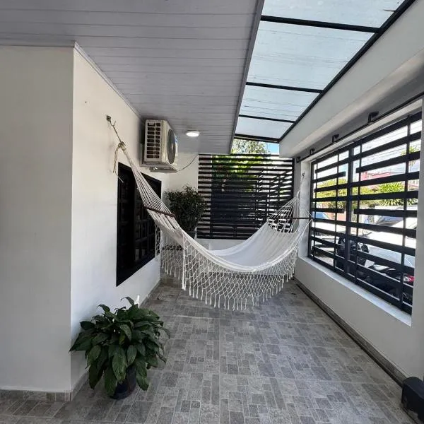 Casa bonita y cómoda con antejardín Barrio Jardín 2-4 personas, ξενοδοχείο σε Leticia