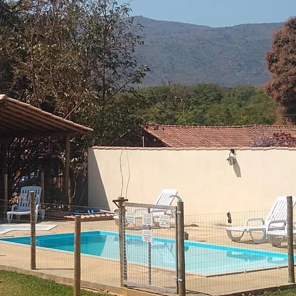 JACARANDÁ Chalés com piscina em São José da Serra MG, hotel in Jaboticatubas