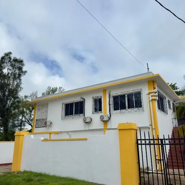 Travelart Backpackers Hostel, hotel di Belize City