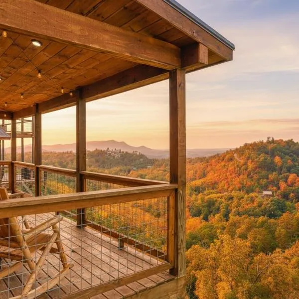 5 Star Views! Hot Tub! Game Room! Near Dollywood & Parkway, hotel v destinaci Sevierville