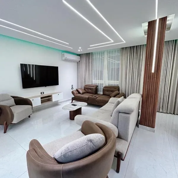 Comfy 3 Bedrooms Apartment in Cairo Sheraton Airport, hotell i Kairo