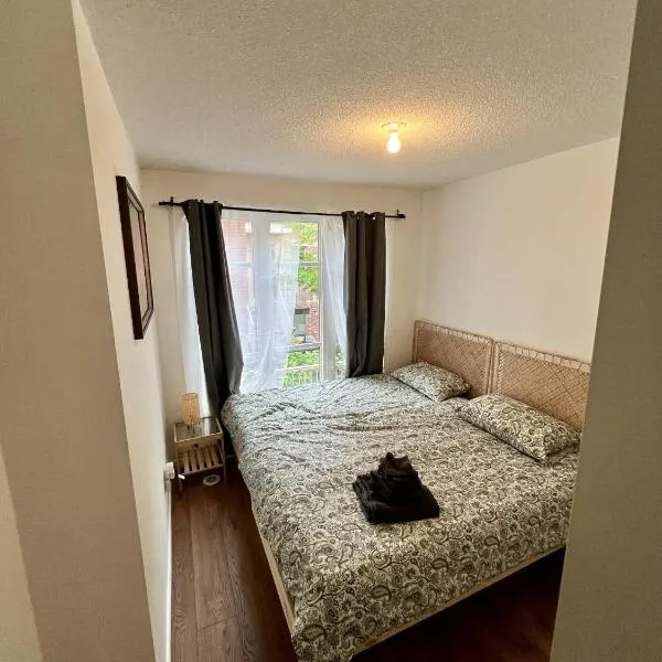 DT Townhome 1BR steps to transit, ξενοδοχείο στο Τορόντο