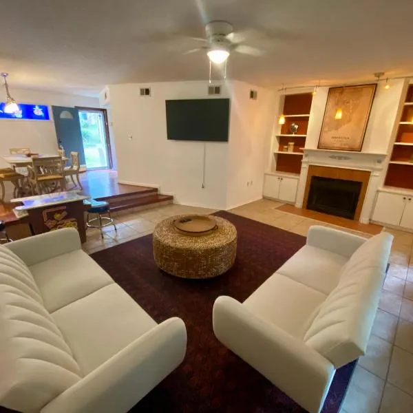 Willy Wonka House، فندق في بينساكولا