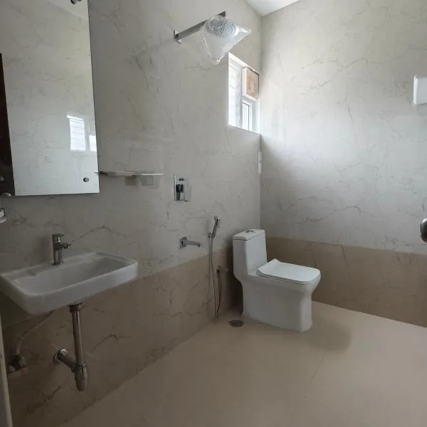6 Face Hotel by AMR, hotel en Omalūr