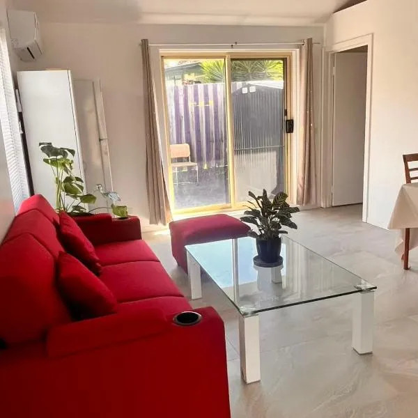 Bright & Quiet 1BR with Courtyard, hotel sa Scoresby
