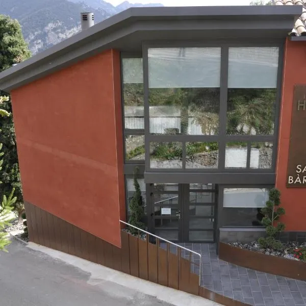 Santa Bárbara, hotel Sant Corneli de Cercsben