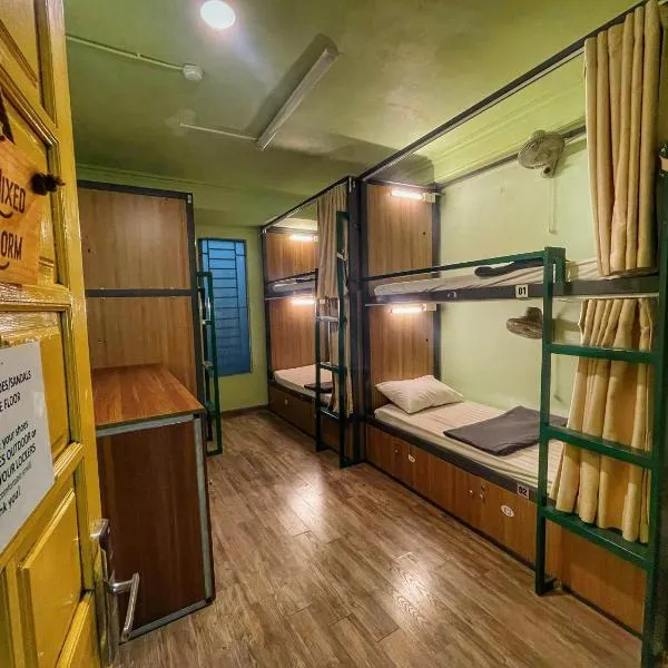 Hanoi Quarter Life Hostel, hotel v Hanoji