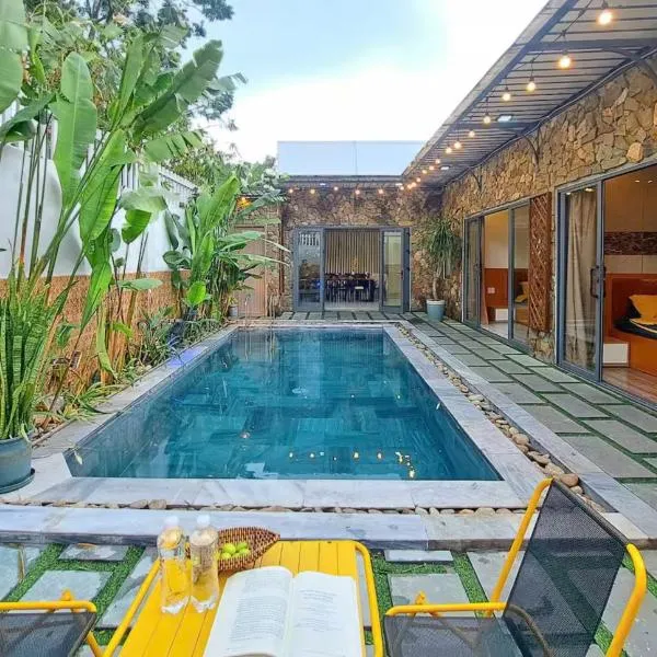 다낭에 위치한 호텔 Hometown Bamboo 5-Bedroom Pool Villa Danang-2 Min to Beach