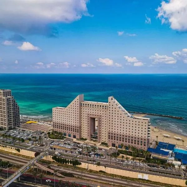 מגדל הים - בניין אלמוג, ξενοδοχείο στη Χάιφα