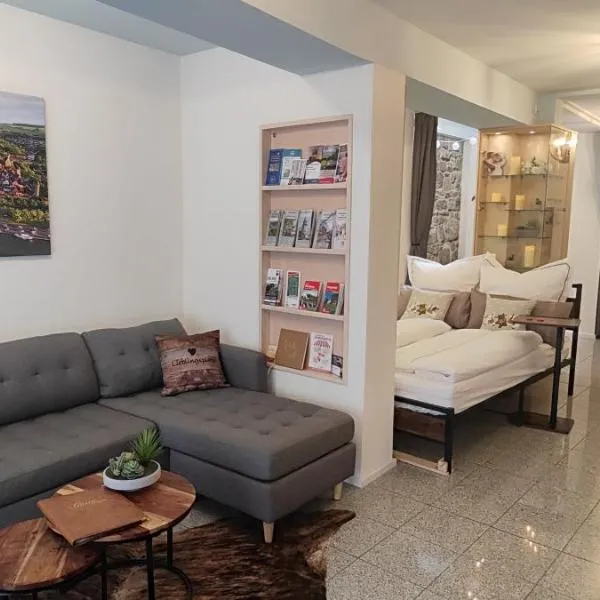 FeWo MainTime Honeymoon mit Frühstückskorb, hotel in Ochsenfurt