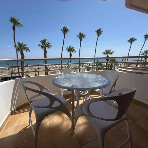 Ithaki Phinikoudes Apartment No. 202 – hotel w Larnace