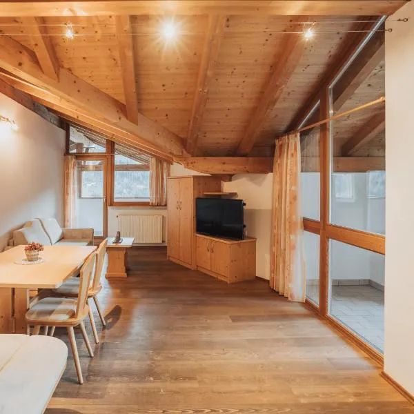 Oberegghof Ferienwohnung Hahnenkamm, hotel in Rifiano