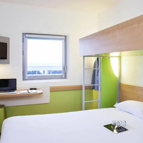 ibis budget Birmingham Airport Terminal Building - NEC, hotel di Bickenhill