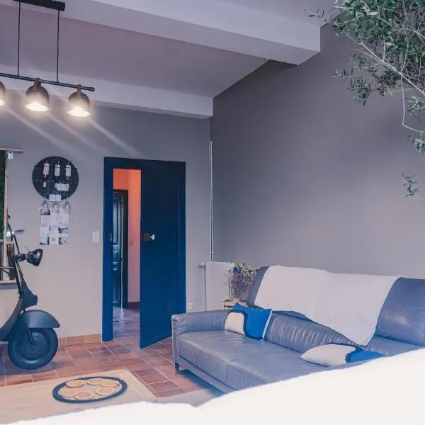 Gîte 4 étoiles, centre Monein, 4 chambres, terrasse, jusqu'à 8 pers, hôtel à Monein