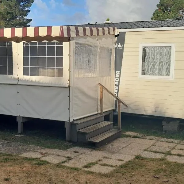 La Palmyre - Les Mathes - Mobil home 3 ch LUXUEUX de 40m2 - Grand emplacement dans village loisirs 4 étoiles - "les Charmettes 394" proche FUN ZONE, hotel in Les Mathes