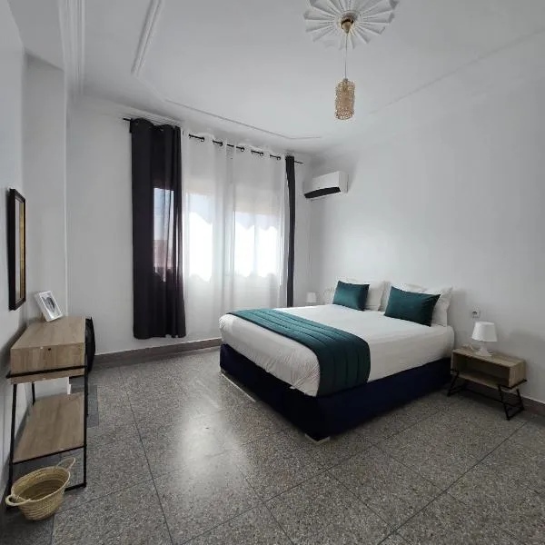 KARAZ Homestay Grand appartement avec rooftop, hotel in Monte ʼArrouit