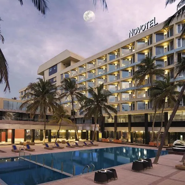 Novotel Mumbai Juhu Beach, hotel v Bombaji