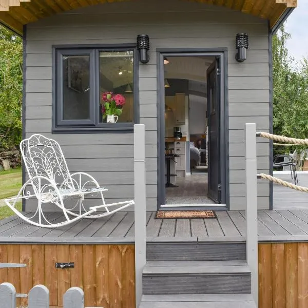 Ponsford Ponds Jacks Shepherd Hut - Bcponhut, hotel in Cullompton