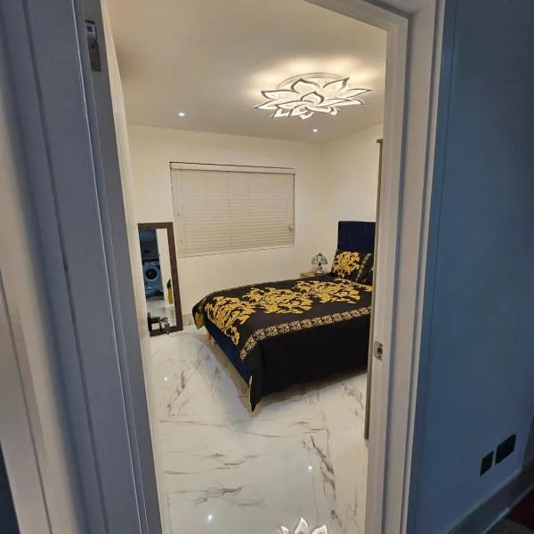 Heaven、サットンのホテル