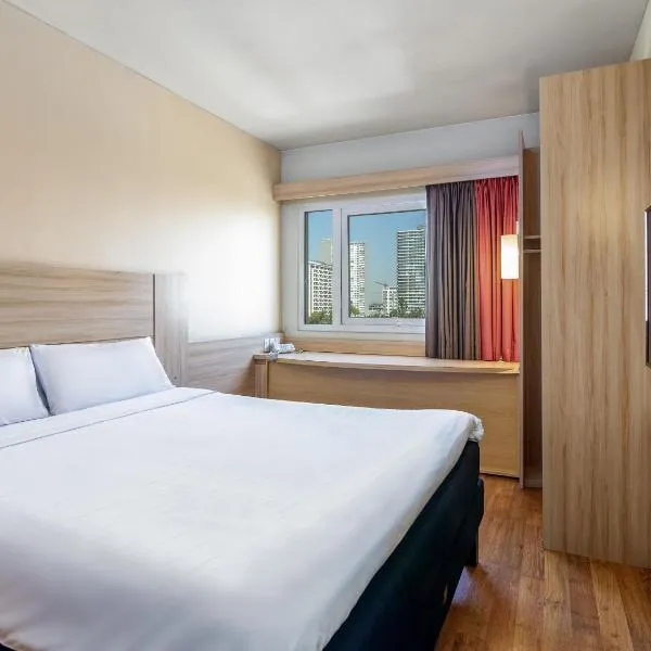 ibis Santiago Estacion Central, hotel in Santiago