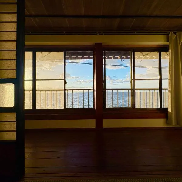 貸切一軒家 古民家レッドジャスパー 海と山に囲まれた宿 最大13名, hotel in Sado